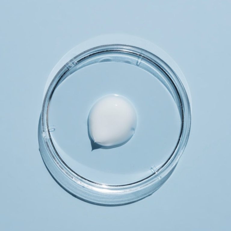 Wie wirkt Isotretinoin genau